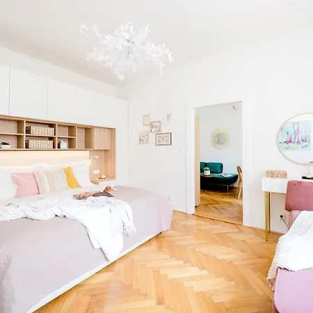Days - Two Bedroom With Ac Next To National Theatre Apartament *