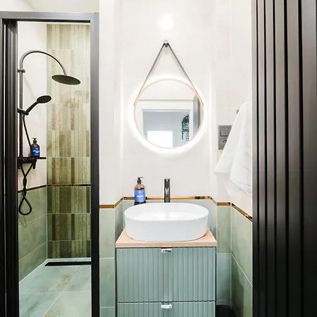 Days - Two Bedroom With Ac Next To National Theatre Apartament