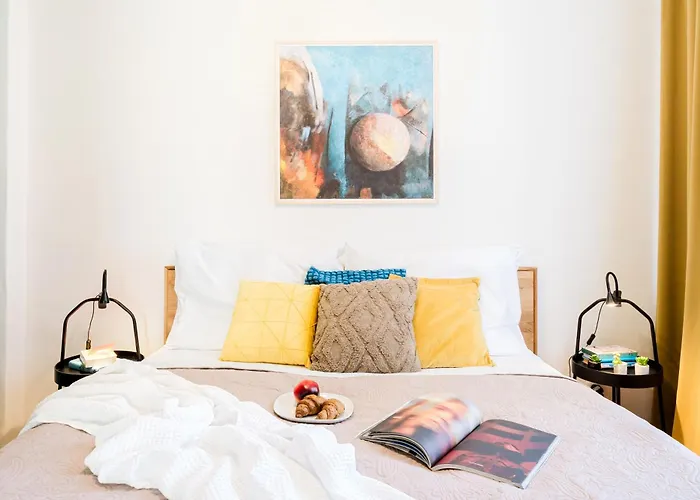 Days - Two Bedroom With Ac Next To National Theatre