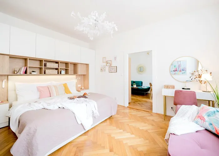 Days - Two Bedroom With Ac Next To National Theatre 아파트 *