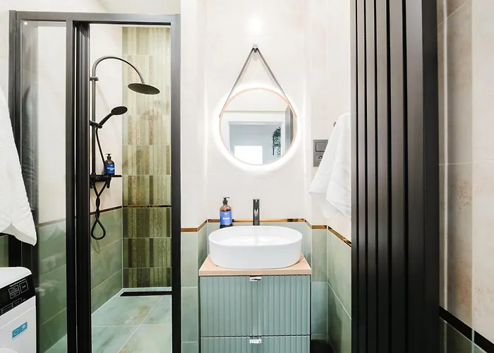 Days - Two Bedroom With Ac Next To National Theatre 아파트