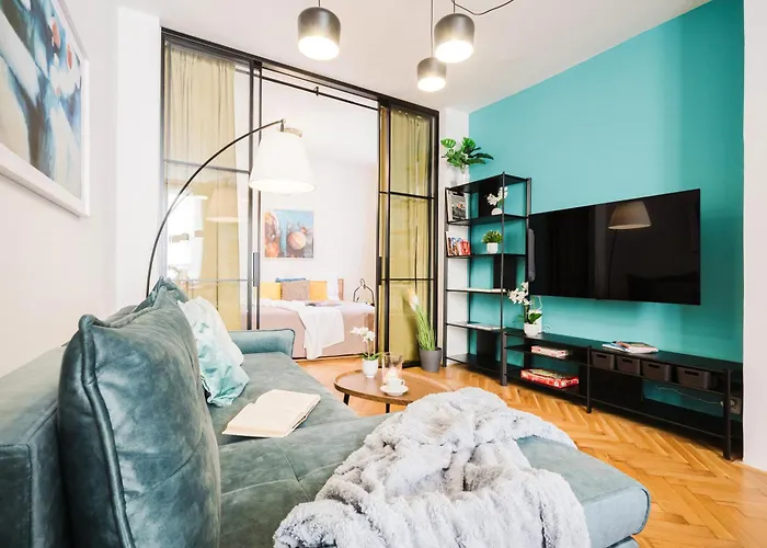 Days - Two Bedroom With Ac Next To National Theatre