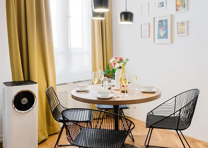 Days - Two Bedroom With Ac Next To National Theatre