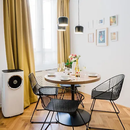 Days - Two Bedroom With Ac Next To National Theatre